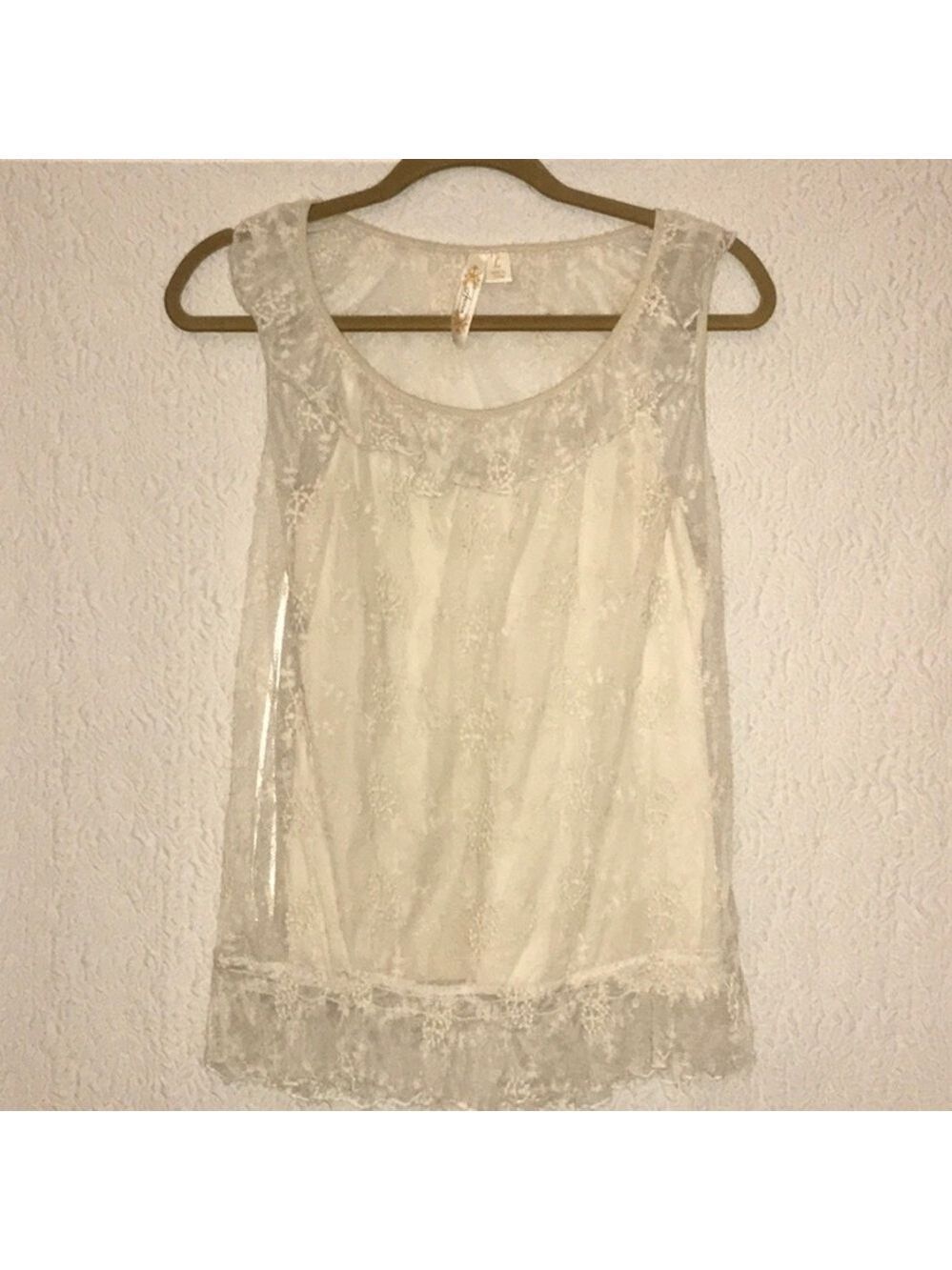 Adiva Antique White Lace Sleeveless Blouse